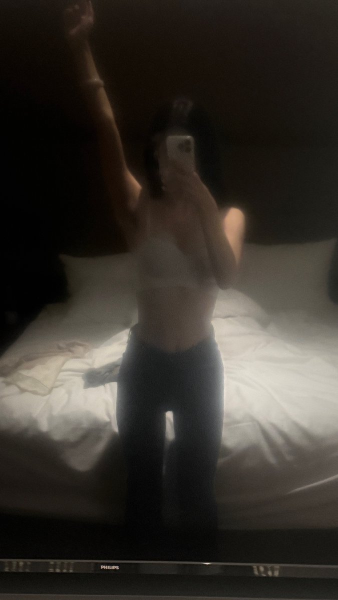iyqu33's tweet photo. 其实我是一个很粘人很爱撒娇喜欢抱抱的小女孩 但由于我的外表看起来太过姐感成熟冷酷 喜欢我的人在发现我的本质后都下头了 
那我也很委屈吧 https://t.co/eZBsSZSMXO