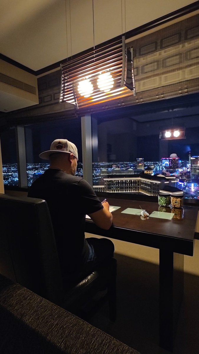 organitips's tweet photo. If I could go back in time I would tell myself, "don't worry things are going to be ok." ✈️ https://t.co/2SQxmRkCOf