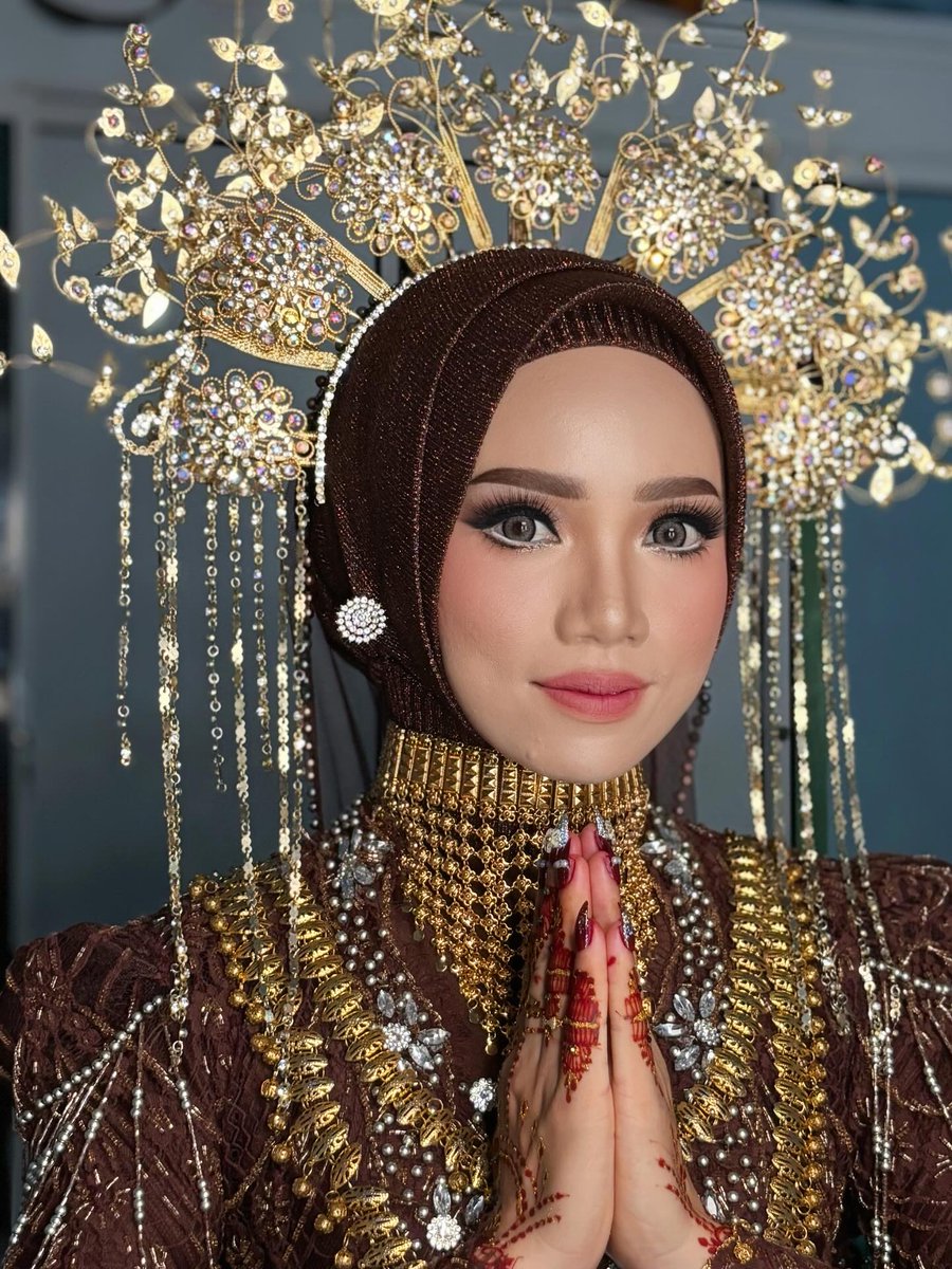 ElmoBonifazug's tweet photo. Melayu modifikasi bride @zennimanurung_19 😍✨🤎
Mua @tetymakeup23
Info Booking +62 822 8589 3221..... https://t.co/kJai5IvOoP