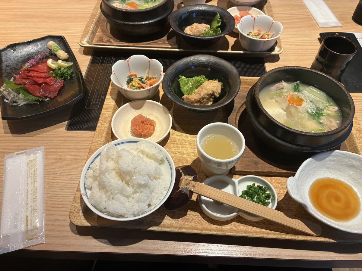 HeadCorps's tweet photo. 博多御前と馬刺しなう！ https://t.co/sLAF1hBkOp