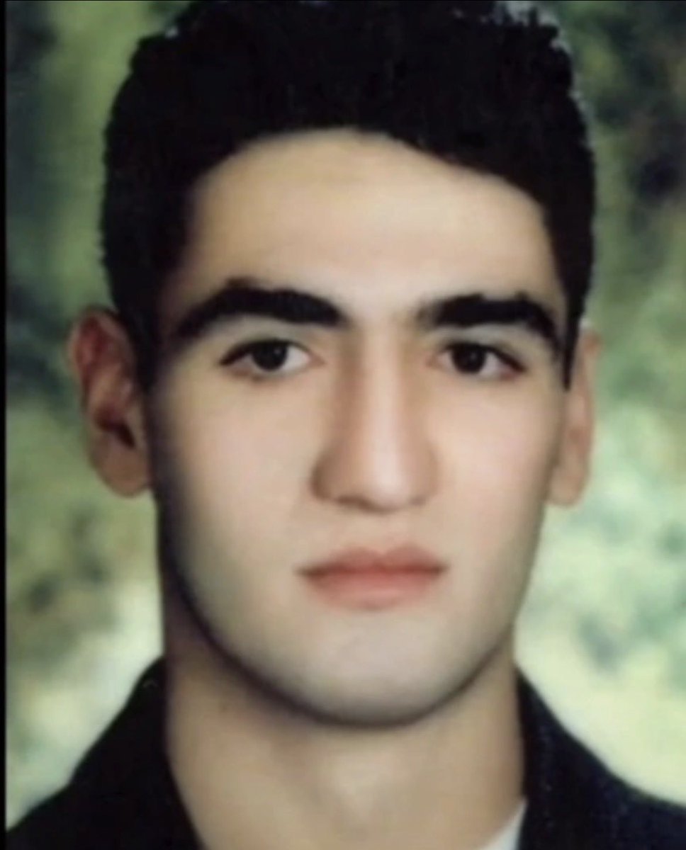 sobheazadi1819's tweet photo. زادروزت همایون سعید جان. بعد از کوی دانشگاه مامورا اومدن خونتون و گفتن به اندازه ۱۰ دقیقه چند تا سوال ازت دارن. ۲۸ ساله مامان اکرم چشم به راهته تا برگردی. ۲۸ ساله که تنها پناه مامان اکرم آخرین لباس‌هایی هست که تو پوشیده بودی. بهت قول میدم اونایی که این کارو با تو و مامان اکرم کردن به زودی تاوان پس میدن. ما هرگز فراموشت نمیکنیم. ✍️

#سعید_زینالی