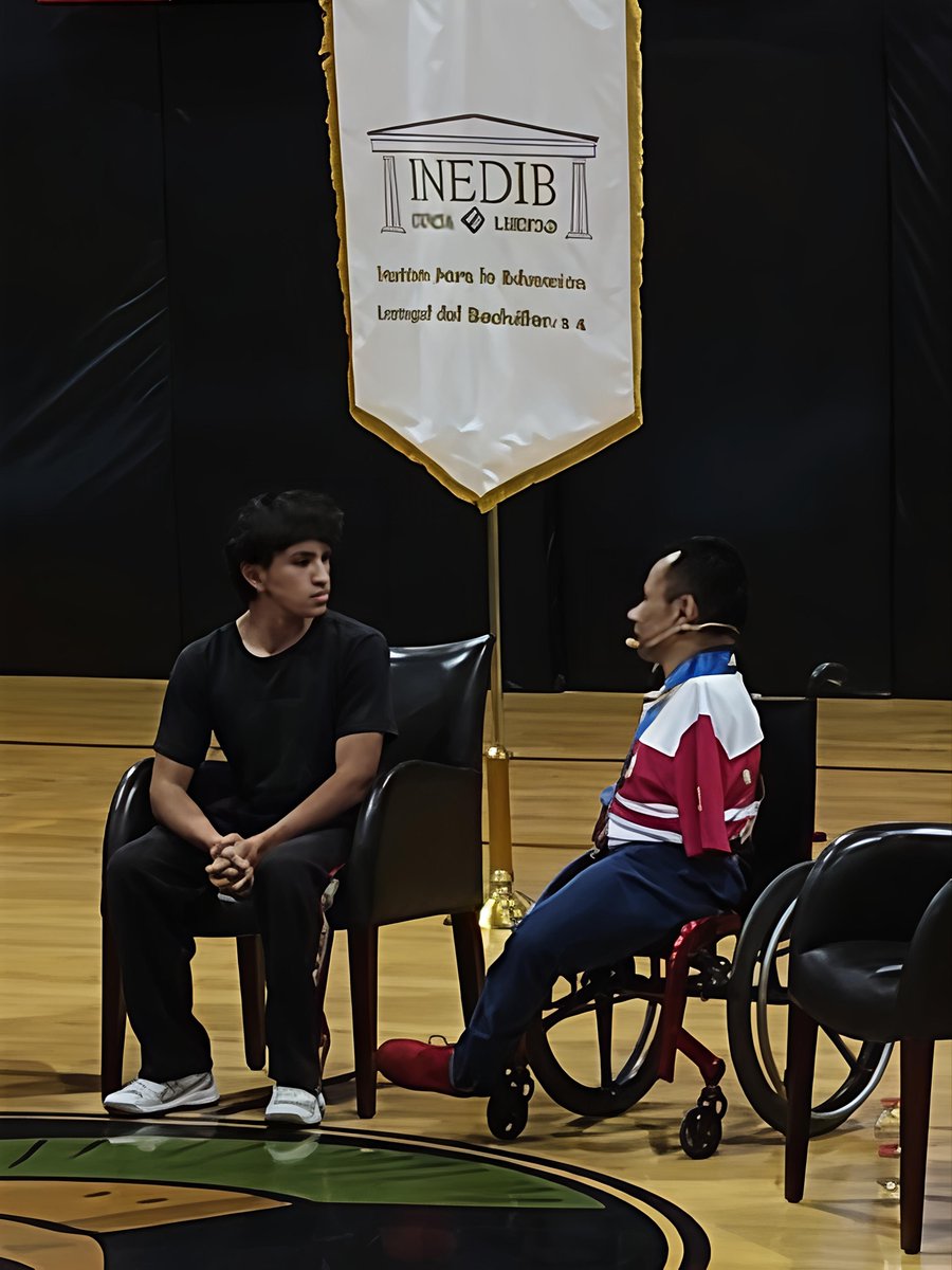 HolaDango's tweet photo. El corazón también es un músculo"

 🧠💥 En el Instituto Educativo INEDIB se realizó la mesa sobre inteligencia emocional y deporte con @JuanLuisBarrios, Jesús Humberto López, Christopher Tronco y Reyes Bernal.

El mensaje central: la mente también compite y es más fuerte. 🏆 https://t.co/XQNcR9hayK