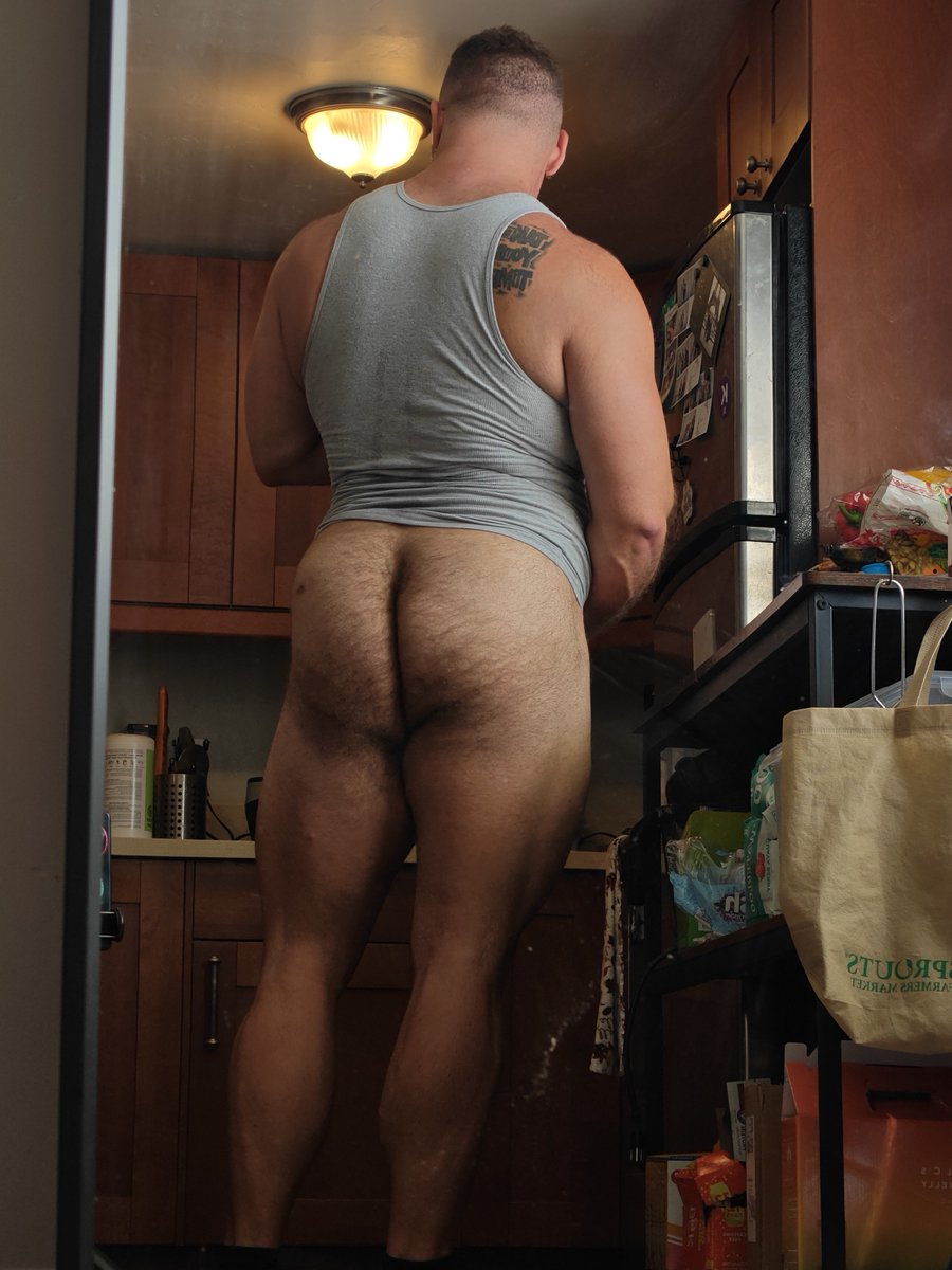 prettydamnhuge's tweet photo. Cooking in the kitchen 😮‍💨🥵 https://t.co/8aD7WciD8D