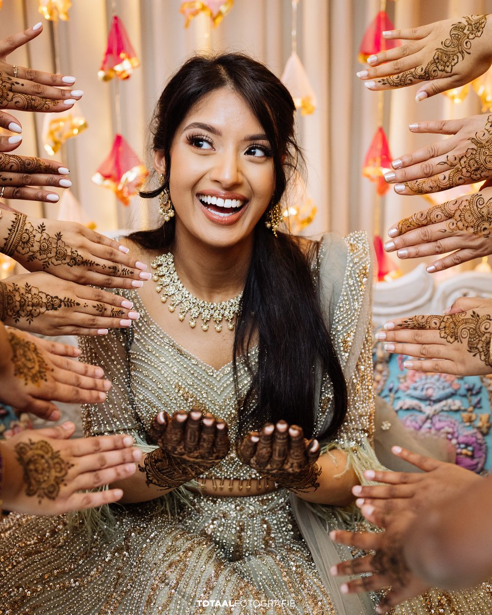 TerrenceNesw's tweet photo. Vorig week donderdag hebben we de Mehndi avond gefotografeerd van @anishamahabir en de Tilwaan van @machariopatti! Ooh hebben we de bhatwaans en Hindoestaanse bruiloft gefotografeerd. Dit weekekend hebben we nog de wettelijke bruiloft en dan zijn https://t.co/1YENHlTngI