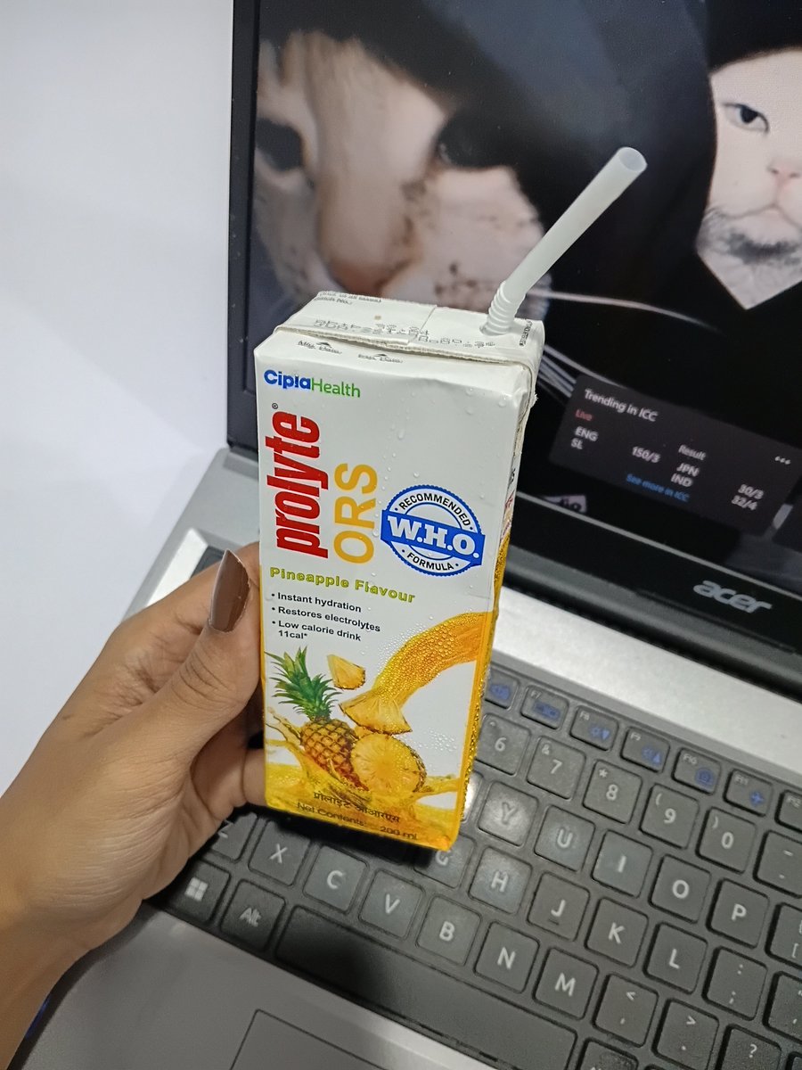 localaliennnnn's tweet photo. either cranberry lime or this https://t.co/dQE3P63FYr