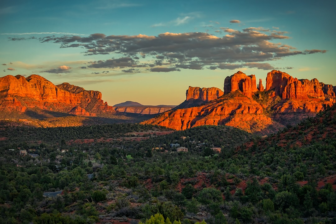 DessieZeiser's tweet photo. Sunset pics in Sedona…🌅 Love when the sun lights up those red rocks… https://t.co/kp5G7jaEoM