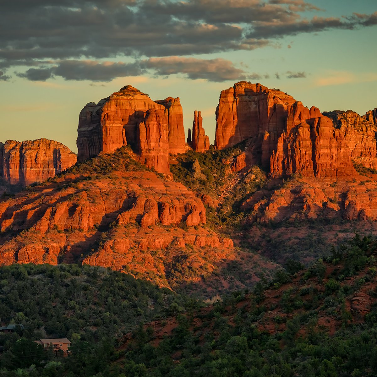 DessieZeiser's tweet photo. Sunset pics in Sedona…🌅 Love when the sun lights up those red rocks… https://t.co/kp5G7jaEoM