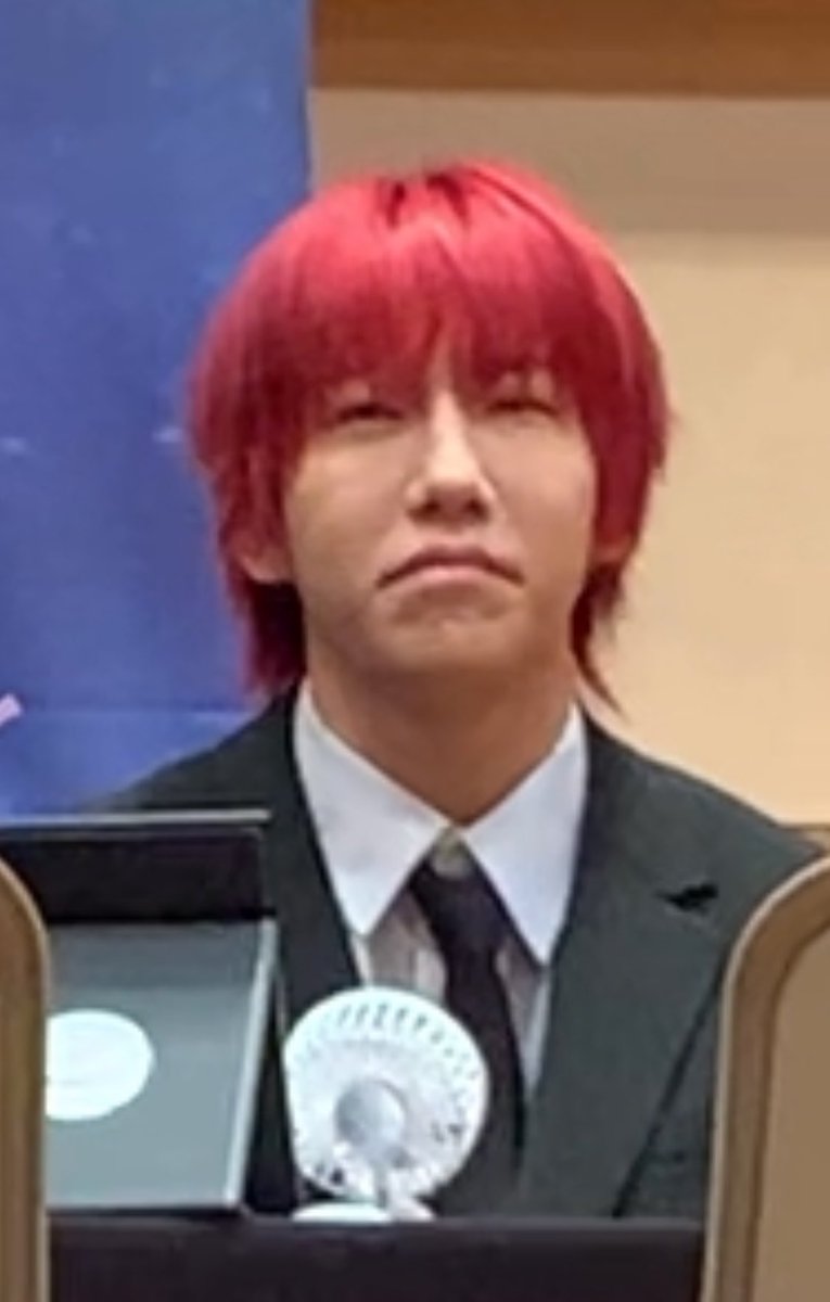 Toichi_gochan's tweet photo. ←会場見渡し中           自分のオタクを発見→ https://t.co/toj9See6O5
