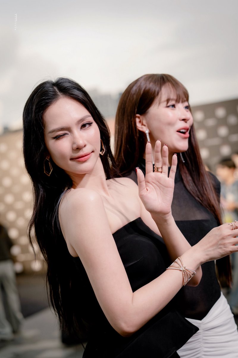 rushhour39's tweet photo. นี่มันจริตแฟนเผลอแล้วเจอกันมาก 555555555555555555555555 https://t.co/iPHOLhVDA7
