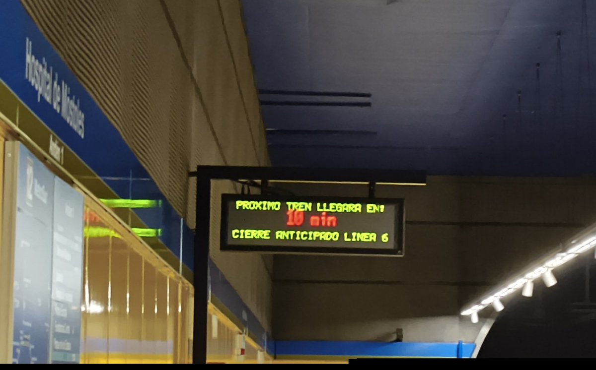 Anja_jali's tweet photo. @metro_madrid @IdiazAyuso @_manubautis @ppmostoles hora punta para ir a trabajar mucha gente, que de verdad trabaja no hace paripé y que tarde tanto entre un tren y otro. Y ya llevaba más por la gente que había en el andén cuando he llegado. Penoso https://t.co/h5PTXXRPIP