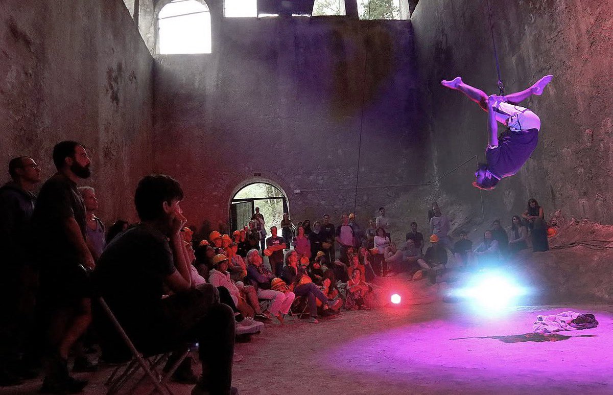 puntzero's tweet photo. L’espectacularitat d’aquesta antiga fàbrica de ciment Portland és l’escenari perfecte per a una proposta tan especial

Gràcies a totes les que ens vau acompanyar, tant si el trepitjàveu per primer cop com si ja coneixíeu la màgia d’aquesta petita bogeria. 
Text i f @museuciment https://t.co/lpjaqolHtB