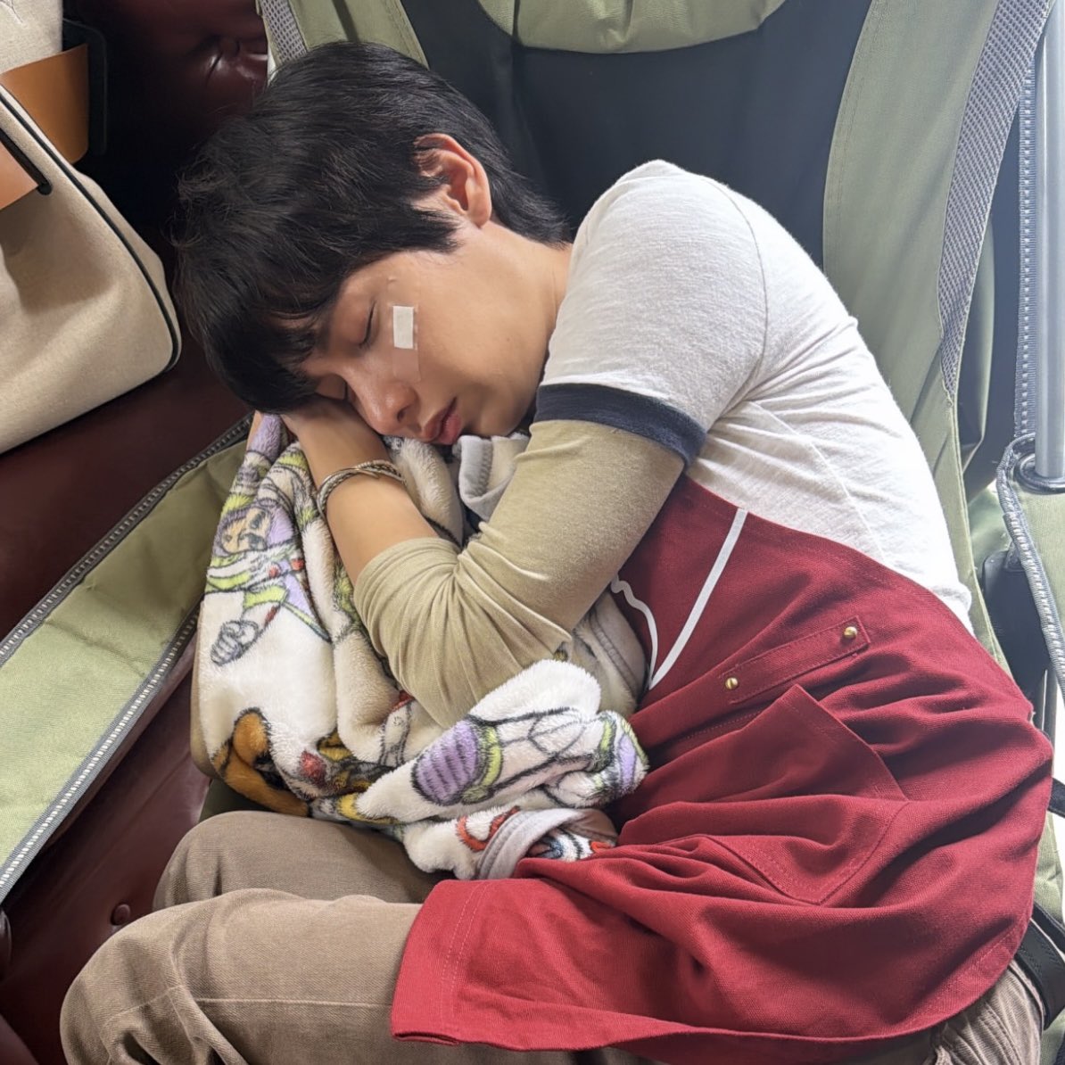 ohmretriever's tweet photo. คำว่าหลับปุ๋ยของเราไม่เท่ากัน 😴 5555555555555555 https://t.co/jlu1ZF81en