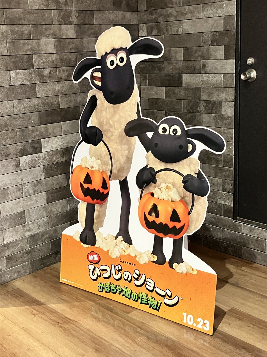 HUMAX_YOKOSUKA's tweet photo. 🎃🐏10.23🐏🎃
『#ひつじのショーン #かぼちゃ畑の怪物！』

ただいま #横須賀HUMAXシネマズ では
スタンディを掲出中‼

平和な牧場にある日、
正体不明のメェ～のもじゃもじゃ出現‼

この秋、史上最大のメェ～作戦が始まる‼

ぜひ劇場でご覧ください😊 https://t.co/vyy0MxQCTr