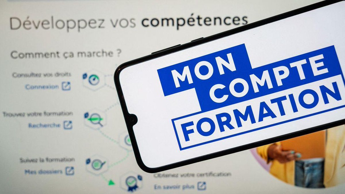 LesEchos's tweet photo. EXCLUSIF - Compte personnel de formation : les salariés devront payer jusqu'à 350 euros de malus https://t.co/9YGwQlQYuk https://t.co/Ix1FXQ9vAN