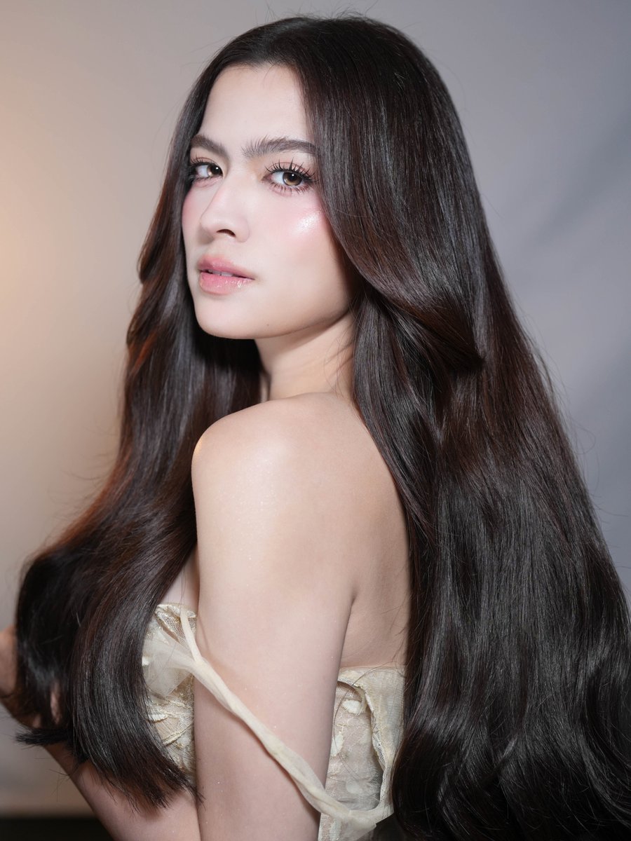 periwinkle1886's tweet photo. Gandang hindi nakakasawa. 

ALEXA IDOLPICK BILLBOARD

#AlexaIlacad https://t.co/OlcQNjxUHM
