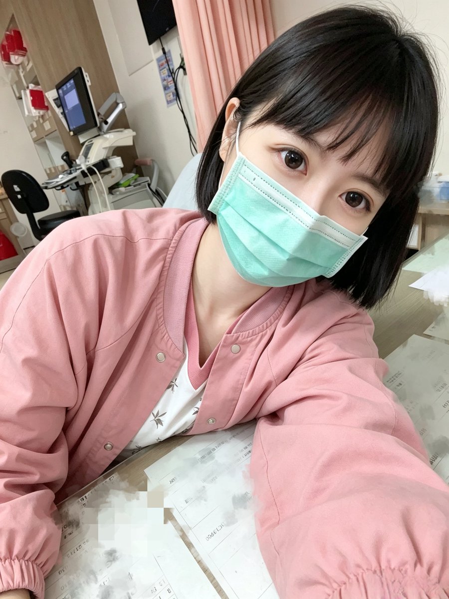 cc10152000's tweet photo. 薪水只有 3 萬多     
 但壓力、責任是超過的。   
護理師容易嗎 ？❤️       
不嫌棄...護理師按讚
#護理師 https://t.co/QPvn7LwqX2