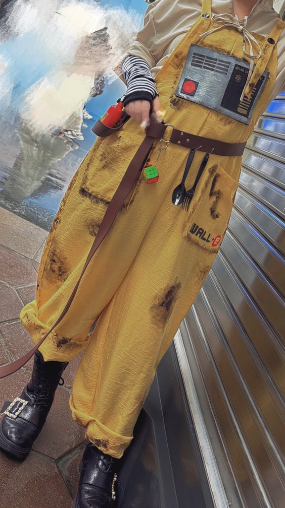 ahyahya13's tweet photo. 【Dハロ仮装】本日はウォーリーでイヴと一緒にランドにいるよ～🌱
腰にタカラモノいっぱい着けた🫶🏻

#Dハロ仮装 
#Dハロ仮装2026 https://t.co/08ijM0kcWo