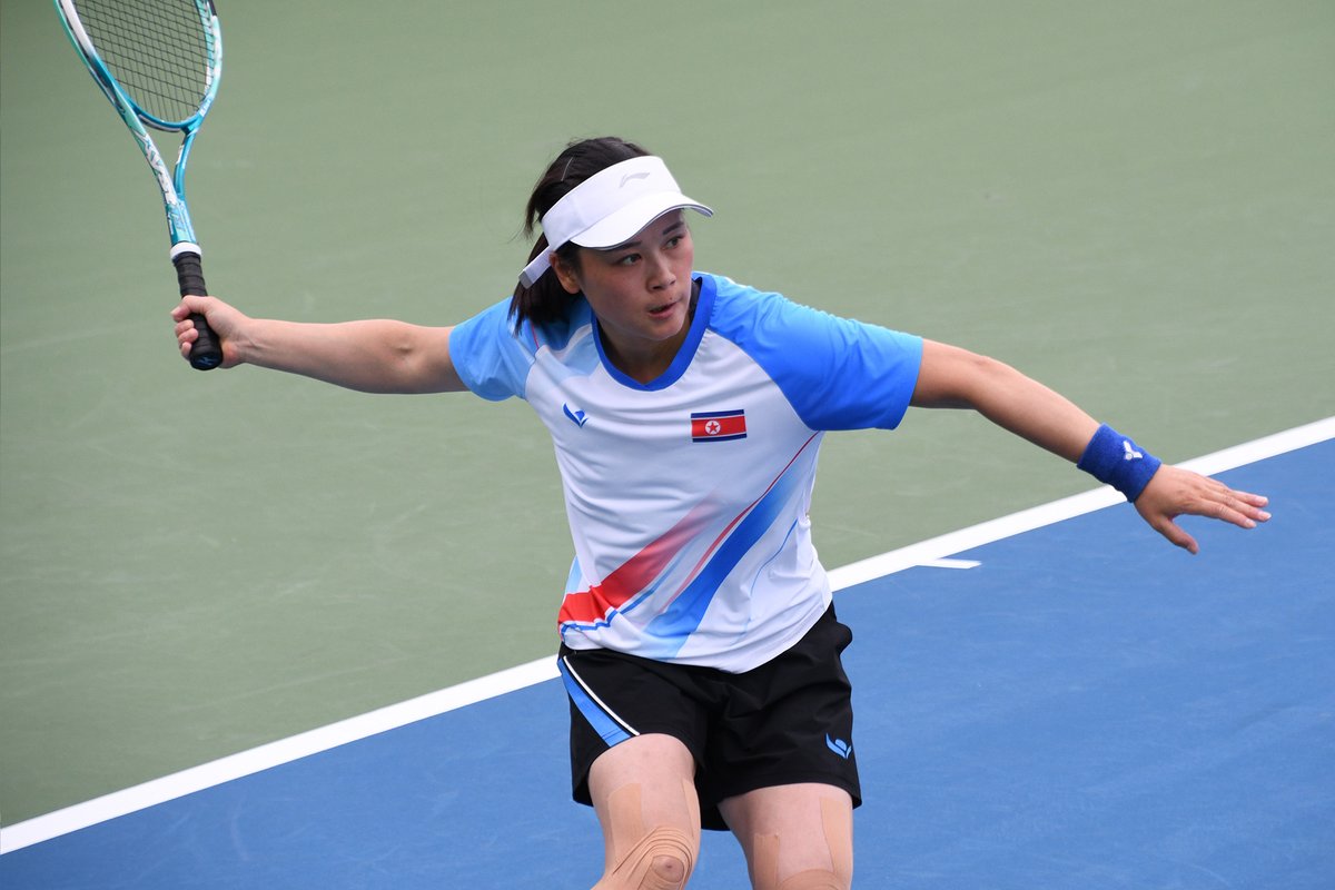SofttennisNavi's tweet photo. 【アジア競技大会2026】
女子シングルス❗️
準決勝は2試合とも日本vs北朝鮮の対戦に。
天間麗奈選手がG④-0で勝利して決勝へ進む一方、宮前希帆選手は北朝鮮のリ・ジンミ選手に、まさかのストレートでの敗退。
思わぬダークホースの登場に会場騒然。
アジアは広い‼️

［準決勝］
天間麗奈(JPN) ④-0 リ・ソヒョン(PRK)
リ・ジンミ(PRK) 0-④ 宮前希帆(JPN)

SOFT TENNIS Navi アジア大会特集
https://t.co/SGSWP9HrLv

#ソフトテニス
#アジア競技大会
#ソフトテニスナビ