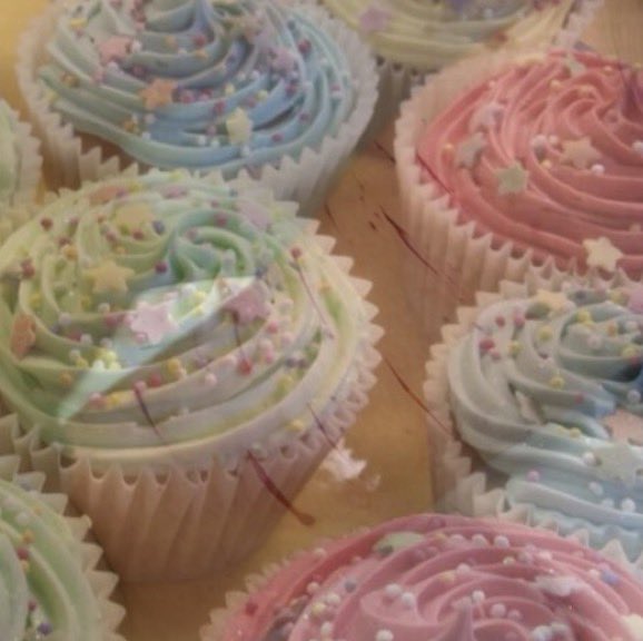 Taywhe23's tweet photo. Fake Sfx makeup generated fully by ai!!
I want cupcakes right now.. specifically vanilla😔😔
#shtwt #cupcakes #slicetwt #lavalamp #cuttwt https://t.co/iWE62cAcdQ