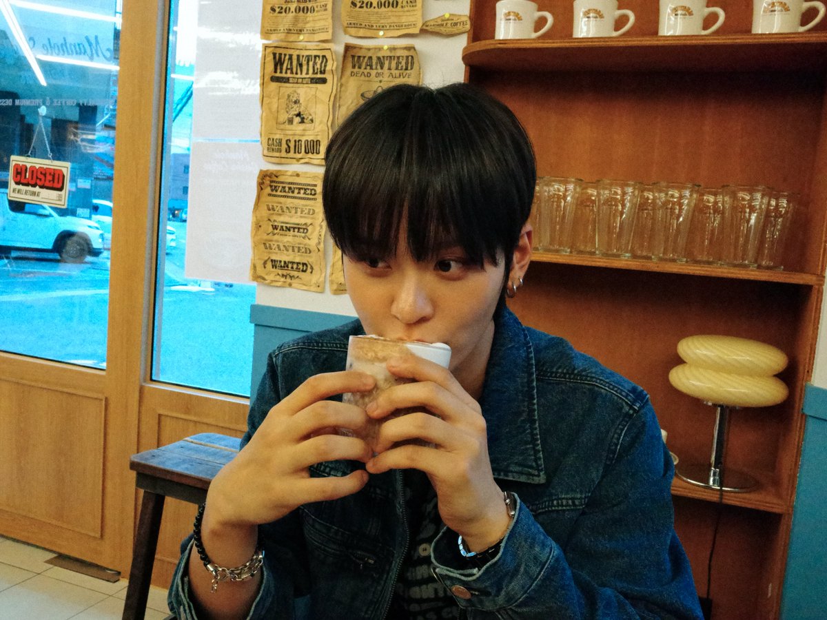 TPST_twt's tweet photo. [#태래] 나랑 커피 마셔! 즐거운 추석 보내요 https://t.co/jncHrP0IGY