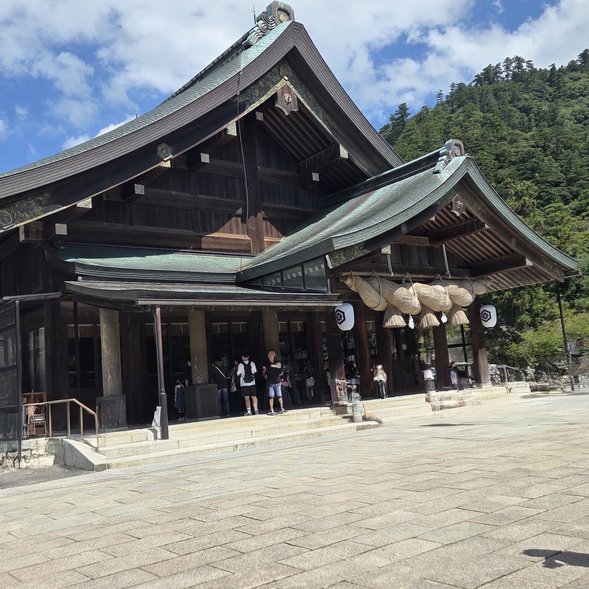 5736285's tweet photo. 出雲大社 お参りして来ました。
初めて来たけど、とても心の中がきれいに癒されたようです。 https://t.co/bCNzmBOFjI