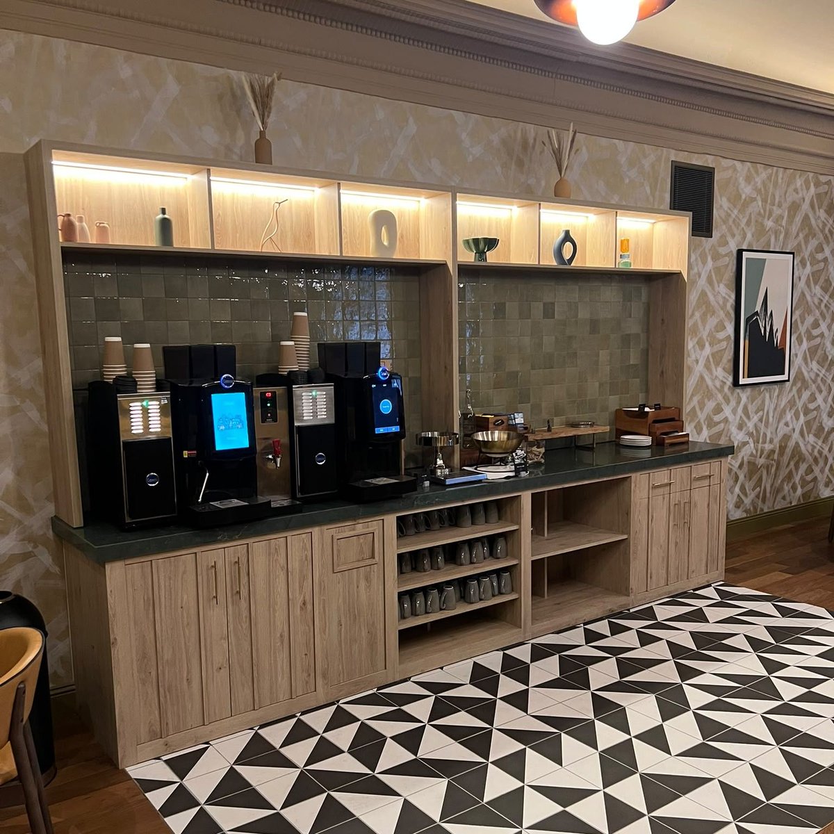 Dawnvale's tweet photo. Voco Hotel Glasgow Complete

As part of a comprehensive hospitality overhaul led by Diverse Projects, Dawnvale was appointed for our specialist expertise to deliver bespoke service counters across several areas, including the Forward Kitchen, restaurant, Tempest Bar and deli. https://t.co/gReZU9bB9Y