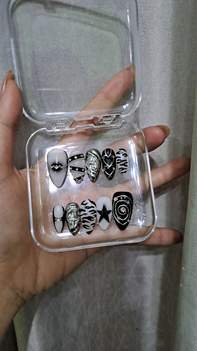 bbychocobear's tweet photo. Aku jualan press on nails ya guys, barangkali ada yang maw custom buat The Redline nantii bisa banget 😚💅🏻 https://t.co/JNyI3wK1QL