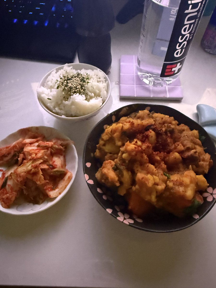 Lambysdiary's tweet photo. 09-22-2026= 942 cals
-> pollo guisado. Yom, homemade !! https://t.co/ltvulpIPJL
