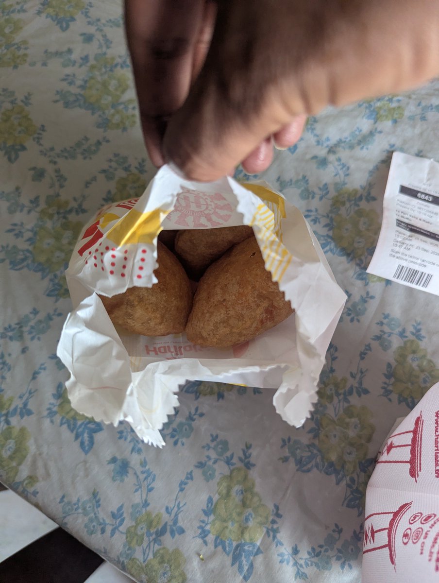 vikranthum's tweet photo. @zomatocare @zomato muffin is missing.. pathetic service. Kindly check https://t.co/DDQePE9R0U