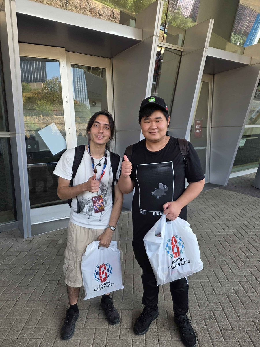 glamos101's tweet photo. @ikailakai It was a pleasure to finally meet you ,can’t wait for next all blue https://t.co/KZk5pt4LDt