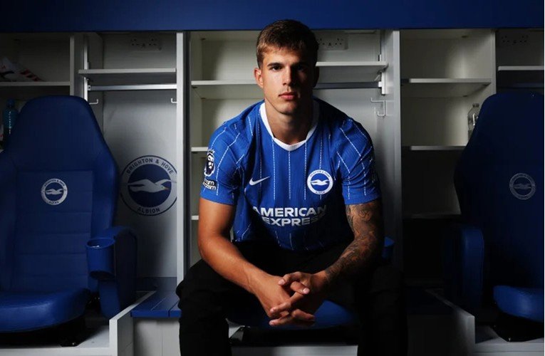 CroatiaFooty's tweet photo. 🎙️ Luka Vušković on life in Brighton:

"Right now it's actually quite similar, around twenty degrees and sunny, so the weather and the city definitely suit me.

England usually has a bad reputation when it comes to the weather, but as you said, Brighton is a tourist destination for a reason. Nowhere is as beautiful as Split, but I certainly enjoy being by the coast in good weather."

[Sportske novosti]