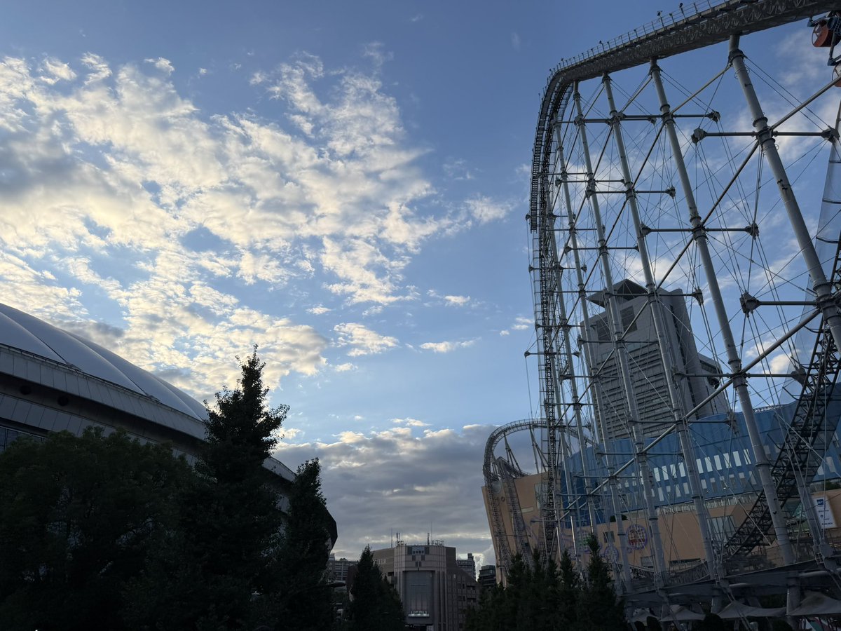 kym00331111's tweet photo. 昨日ビーバーの東京ドーム1日目行ってきた！
久しぶりのビーバー楽しすぎし、ぶーやんのビジュが良すぎるし、セトリえっぐいし最高すぎる😇
連番してくれてありがとう！ガチ感謝🫰

あと、暇だからってジェットコースター乗った。多分7年ぶり。意外と楽しい。 https://t.co/Pw2Zv7fUh1