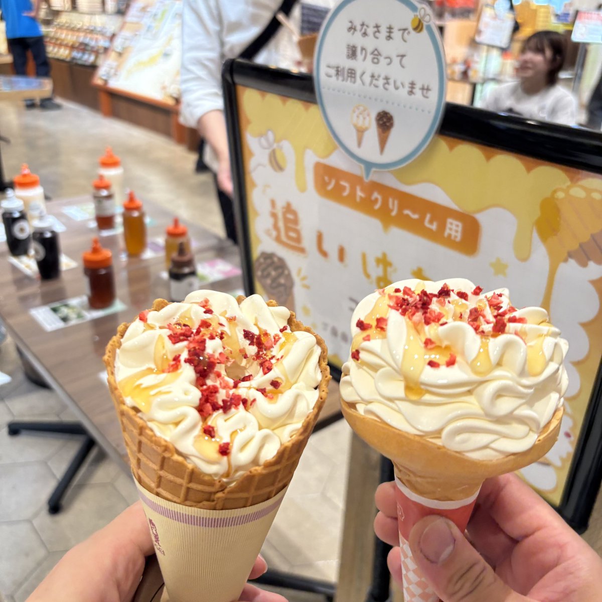 ayapi_olive's tweet photo. 追いはちみつかけ放題の
はちみつ工房のソフト🍯

物によって全然味違くて面白かったけど
結果普通のノーマルのがいちばん美味かった😋 https://t.co/TLTz323BNR