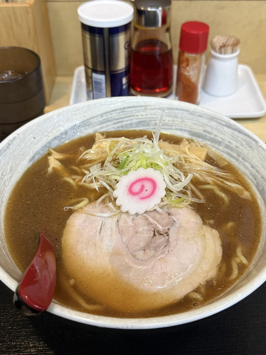 risu_okane's tweet photo. 本日の遅めランチ
栄昇の煮干しラーメンです🍜 https://t.co/ZvU8k8w7zk