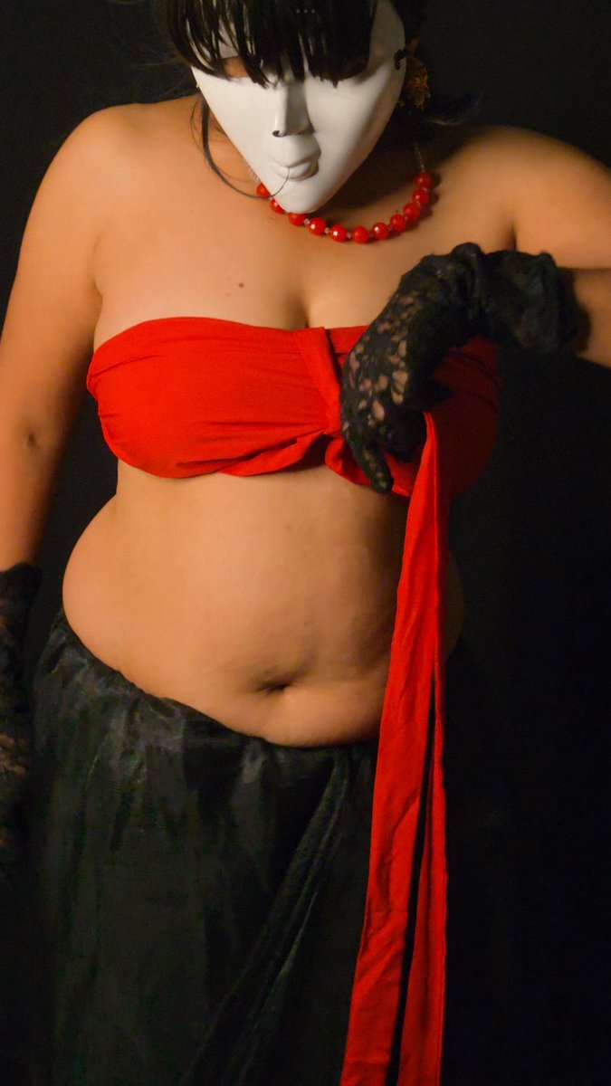Deepthinairoff's tweet photo. Red temptation, wrapped in black. 👀
#Seductive #Glamour #MaskedBeauty #RedAndBlack #MysteryGirl #GlamourPhotography #CurvyBeauty #HotLook #Tease #SpicyContent #ModelLife #Photography #Explore #Viral #Trending https://t.co/3q7BiLb0TA