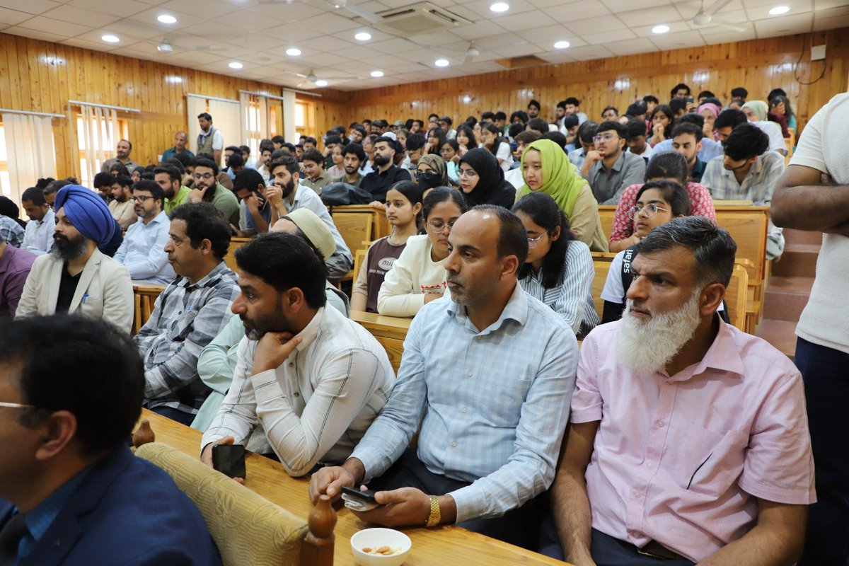 nitsriofficial's tweet photo. #NITSrinagar inaugurated Observatory for Astronomy & Astrophysics (#NSOAA), a significant addition aimed at enhancing observational astronomy, astrophysics research, student training, and public outreach
https://t.co/h7eMK9CnK1
@JoshiPralhad
@EduMinOfIndia
@isro
@IIABengaluru https://t.co/1zL3qvLUhl