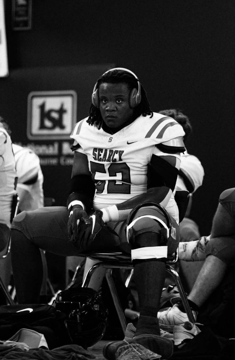 ArkRecuriting94's tweet photo. Arkansas has offered 2028 OL/DL Braceson Mitchell out of Searcy! 

He’s 6-4 300 and has given up no sacks and has 32 pancakes 

He also has two tackles and runs a 4.9 
@BracesonM55 https://t.co/4ssFV0Xzp1