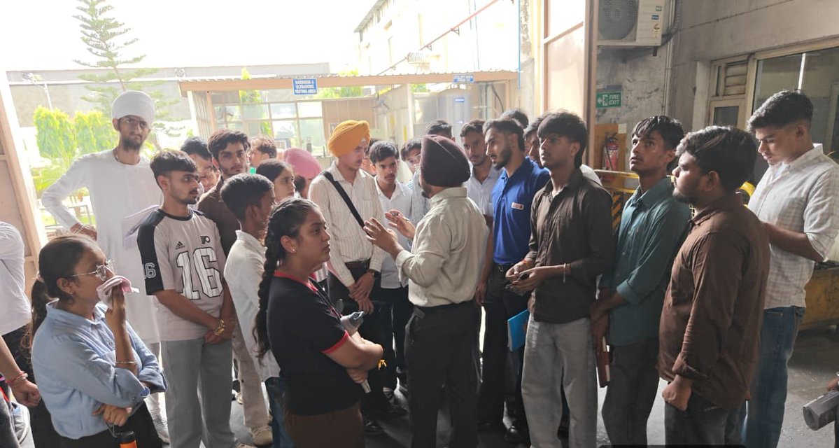 GnaUniversity's tweet photo. An insightful industrial visit to #GNAGears Ltd. was organised for the https://t.co/Fh2zPMYOKa. #Mechanical &amp; Automation Engineering (MAE) and #Robotics &amp; Automation #Engineering (RAE) students.

#IndustrialVisit #EngineeringStudents #IndustryExposure #ExperientialLearning https://t.co/L8TPZARGR4