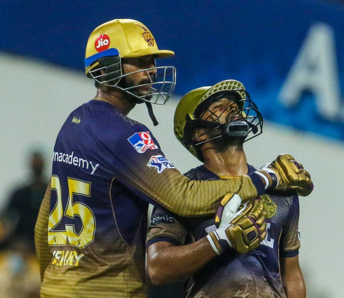 Rokte_Amarr_KKR's tweet photo. #OTD in 2021: Rahul Tripathi's 74 and Venkatesh Iyer's 53 powered KKR to a 7-wicket win over MI.

29 balls to Spare. What a Chase! 🔥

Raise your hands if you remember this one! 🙋‍♂️ https://t.co/EyizOgUoOP