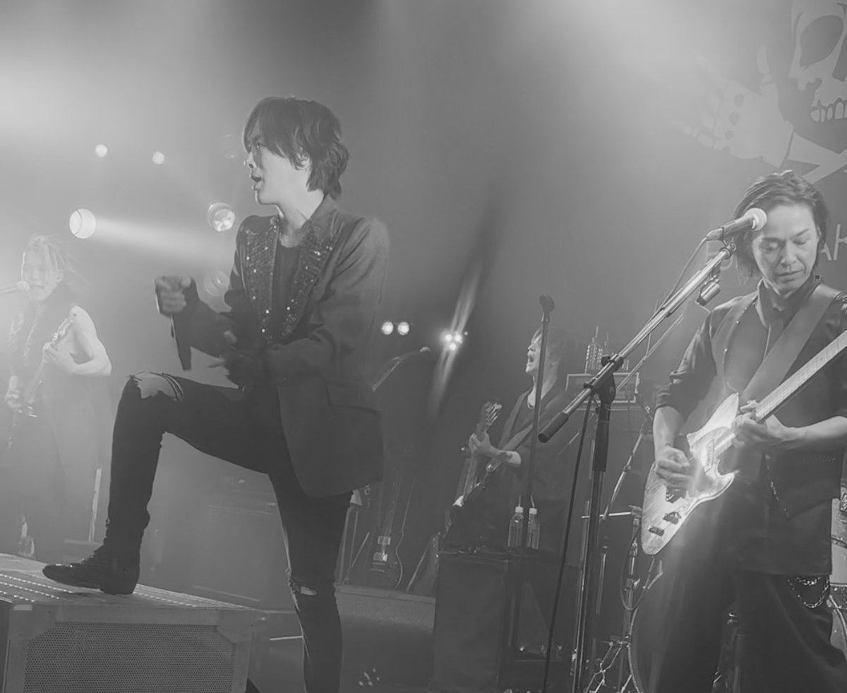 __apkn's tweet photo. やっぱり３人が奏でる音楽がだいすきで
あきひでさんの優しい笑顔がだいすきで
BREAKERZという実家に戻ってこれた事
ほんとに幸せに思うよ\( ˆoˆ )/💛🩷💙
知ってる人が全然居なくなってしまってて
寂しいのでTEAM BRZさん仲良くしてください😽
#BREAKERZ #DAIGO #AKIHIDE #SHINPEI https://t.co/XJpRqrNXRl