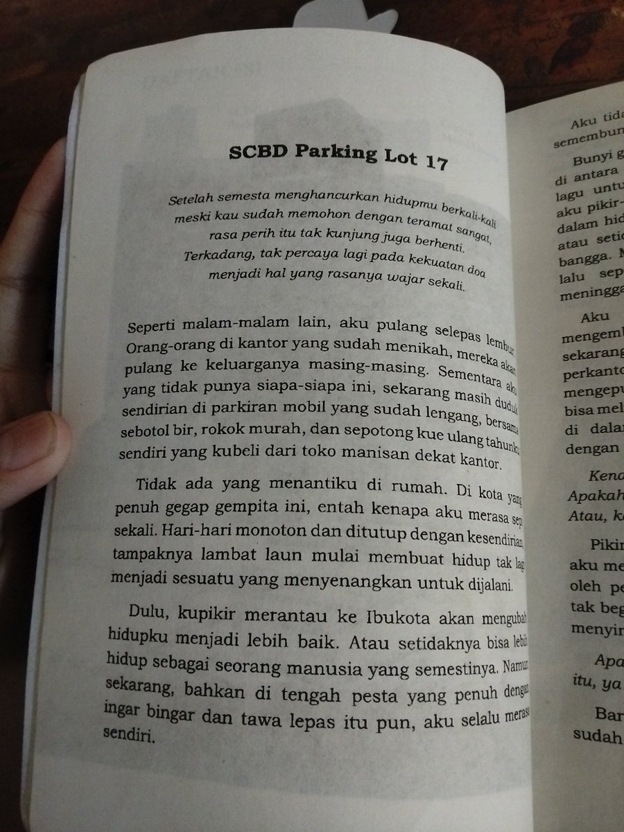 FrenchRoxoxos's tweet photo. bukunya udah lama, baru dibaca sekarang
#KebanyakanBeliBuku 
#Books #CintaBuku https://t.co/iCyBLoG1bL