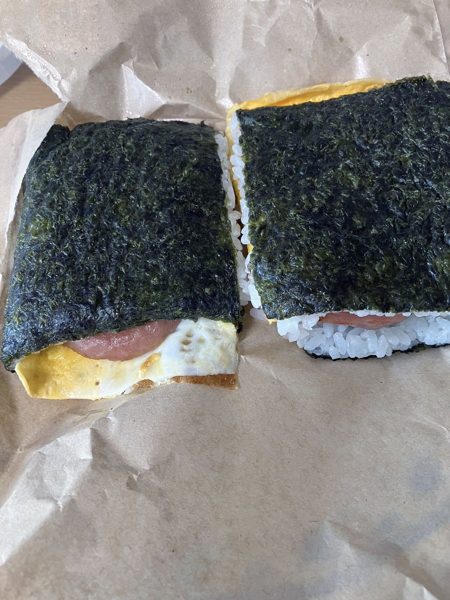 kenoh77's tweet photo. 沖縄フェスでポークたまごおにぎりを食べました https://t.co/QrbcGUVll6