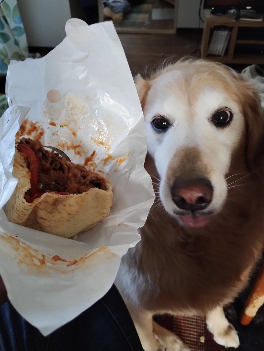 DEVINOLEMASO's tweet photo. ケバブを食べると、どうしても新大久保のケバブ屋に行きたくなるんだよなぁ https://t.co/UCWBodry5g