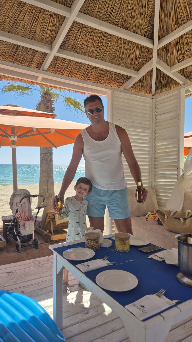 Nonstop00337805's tweet photo. @tuketicideney @KayaPalazzo Kaya palazzo belekte söyledik biliyolardı zaten, 1 gün pavilion falan verip sikayetimizi cekmemizi istediler. Biz dedik hic olmazsa 2gun verin pavilion kalan tatilimizi guzel hatirlayalim. Vermedi guest relation. Pavilionu (loca)  kanla ödedim 😄 https://t.co/oW0M3xp9zW