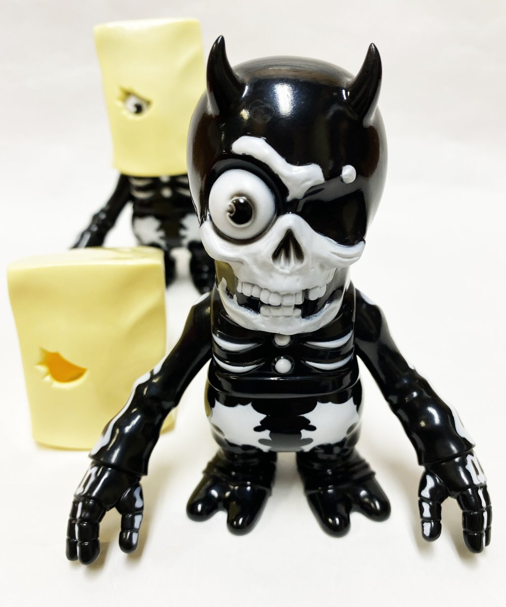 Balzac_jp's tweet photo. 新宿LOFTにて完全復刻で登場したBALZAC×SECRET BASEのソフビ人形"SKULL BBB"が"THE FIENDISH RETURN OF THE BALZAC フェア"の9月27日(日)正午にSHOCKER WEB STOREで再登場。
※9月26日(土)正午よりFC先行有り
※FC先行で売り切れの場合はSHOCKER一般発売は行いません。
詳細は
https://t.co/axOC3UAwDe https://t.co/UM1IqkkdON