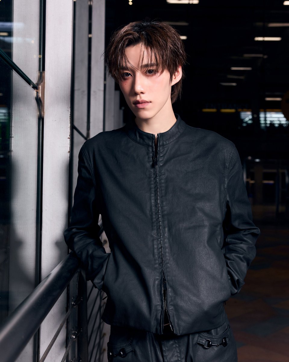 girlngloss's tweet photo. #GUCCISS27xPPKRIT

หล่อหรูสะกดทุกสายตา “พีพี” กฤษฏ์ #PPKritt เปิดบทใหม่บนเวทีแฟชั่นโลก กับการเข้าร่วมชมแฟชั่นโชว์ Gucci ครั้งแรกในฐานะ Brand Ambassador พร้อมปรากฏตัวในโททัลลุคจาก Gucci Primavera ที่ผสานค���ามเท่ของเดนิมเข้ากับดีเทลอันเป็นเอกลักษณ์ของ Gucci ได้อย่างโดดเด่น คอมพลีทลุคด้วย Flatpack และ Giovanni Loafer หนังสีดำ ✨

PP KRIT X GUCCI MFW26
#MFW #Gucci #GucciTheStoreShow