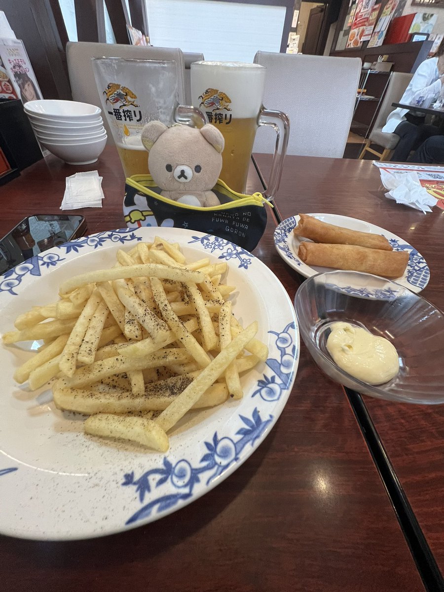 ari7773's tweet photo. 今日のお昼ご飯はバーミヤンで色々🥟
🍺のクーポン来てたから来た、デブで貧しい暮らし。
最近も自治体に金塊で8億円の寄付があったりたまに謎の寄付ある、おじさんにも謎の寄付ワンチャンあるじゃないかと思いつつTweetしてる。待ってます🫩 https://t.co/CqlTipw7DU