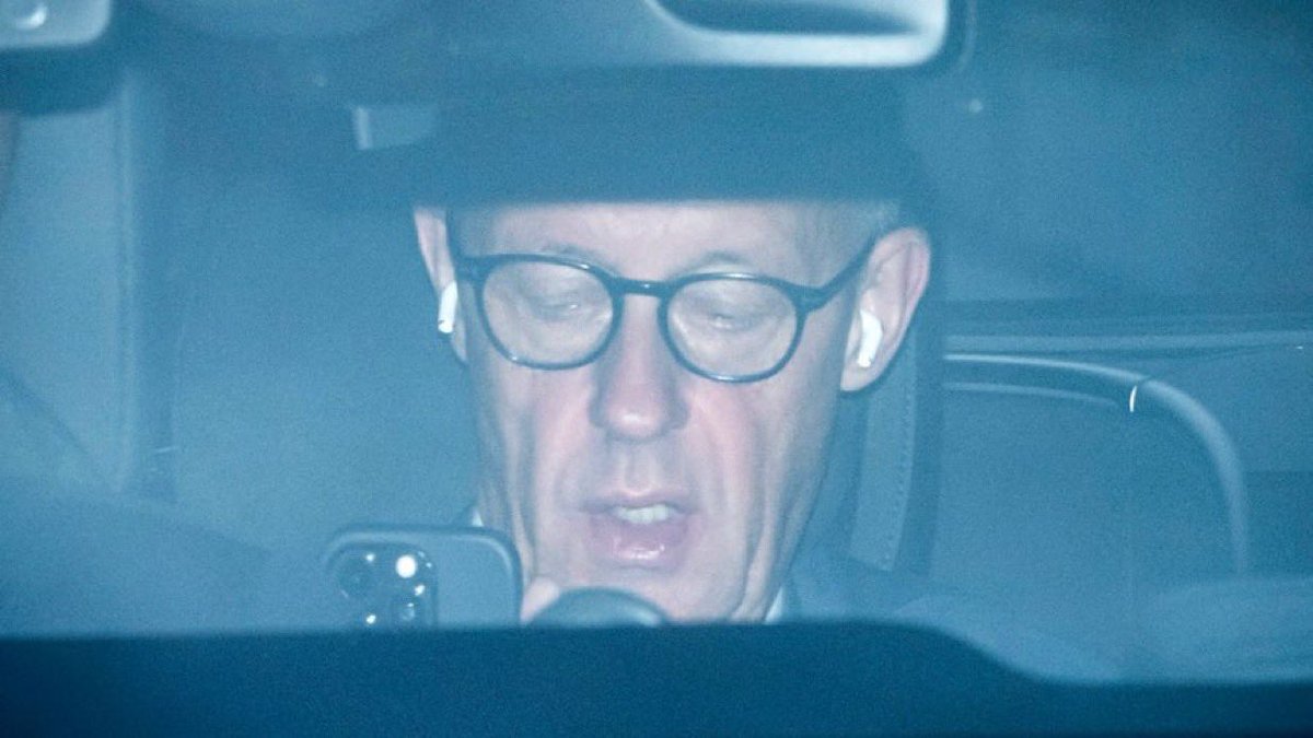 MyLordBebo's tweet photo. 🇩🇪‼️ Germany introduces the British system for kicking out politicians!

Now they also publish ugly car photos to signal that a politician will be kicked out.

Goodbye Merz … you have a week left. https://t.co/wGlvA1m4ND