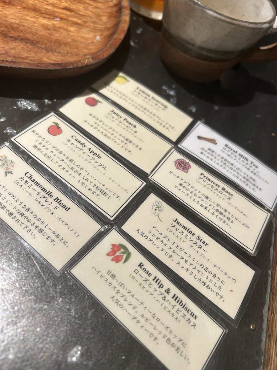 mm_y_s2's tweet photo. 友達とランチしてて、あれよあれよと紅茶のおかわりをもらい
ホット8杯アイス3杯飲んでしまった、、ライブ中トイレ行きたくなったらどうしよう、、笑 https://t.co/vUGDOoJYZP