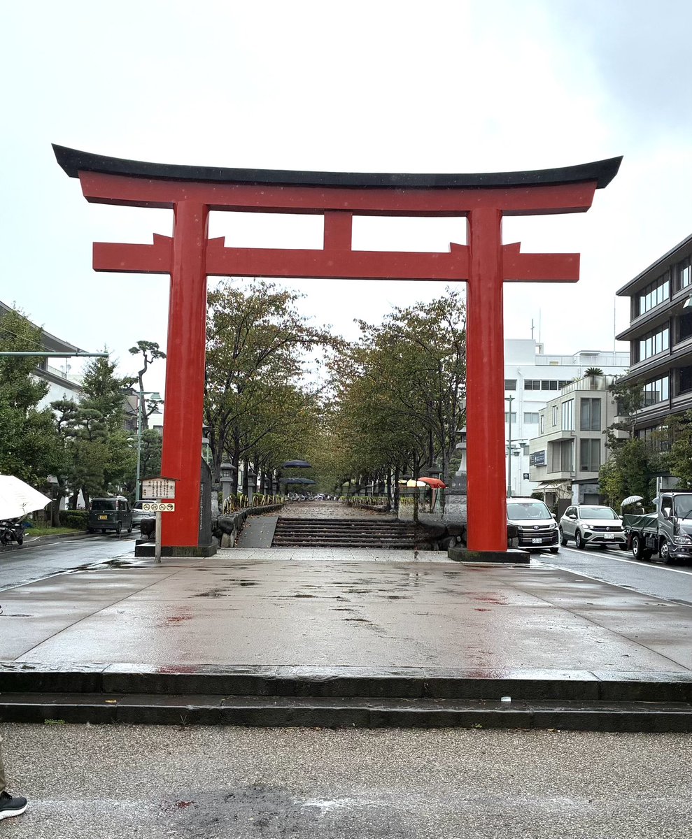 nobutti_sun's tweet photo. 鶴岡八幡宮の参道､宮若宮大島の中央『二の鳥居』を最後に鎌倉を後にします。
ありがとう鎌倉！ https://t.co/mVac9oWBbH